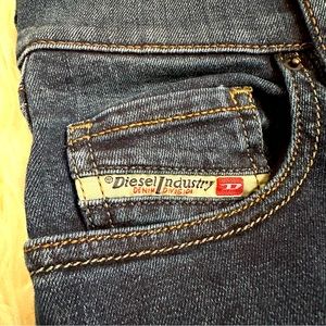 ✨ DIESEL - SUPER  SLIM  SKINNY JEANS